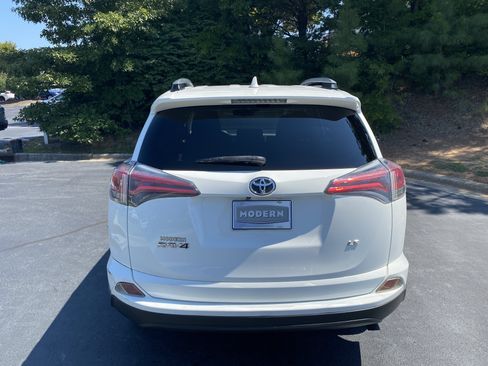 Used 2017 Toyota RAV4 LE FWD image 10