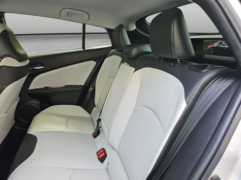 Used 2020 Toyota Prius XLE FWD image 40