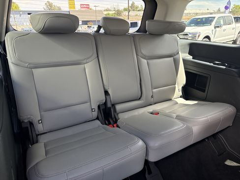 Used 2025 Ford Expedition Active AWD/4WD image 16
