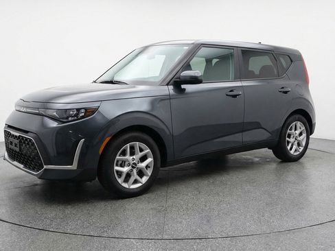 Used 2025 Kia Soul LX w/ LX Technology Package FWD image 3