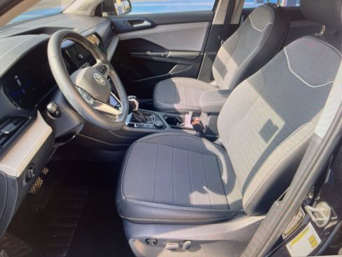 Used 2024 Volkswagen Taos SE image 58