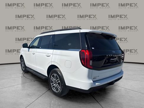 Used 2025 Ford Expedition Active AWD/4WD image 3