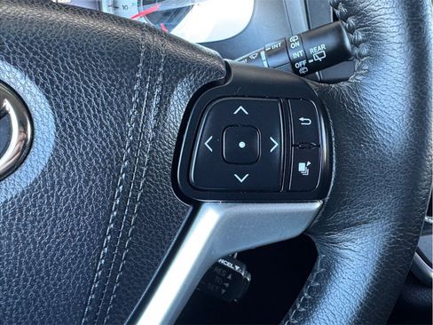 Used 2015 Toyota Sienna SE FWD image 14