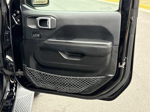 Used 2019 Jeep Wrangler Unlimited Sahara image 10