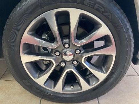 Used 2017 Jeep Grand Cherokee Overland image 37