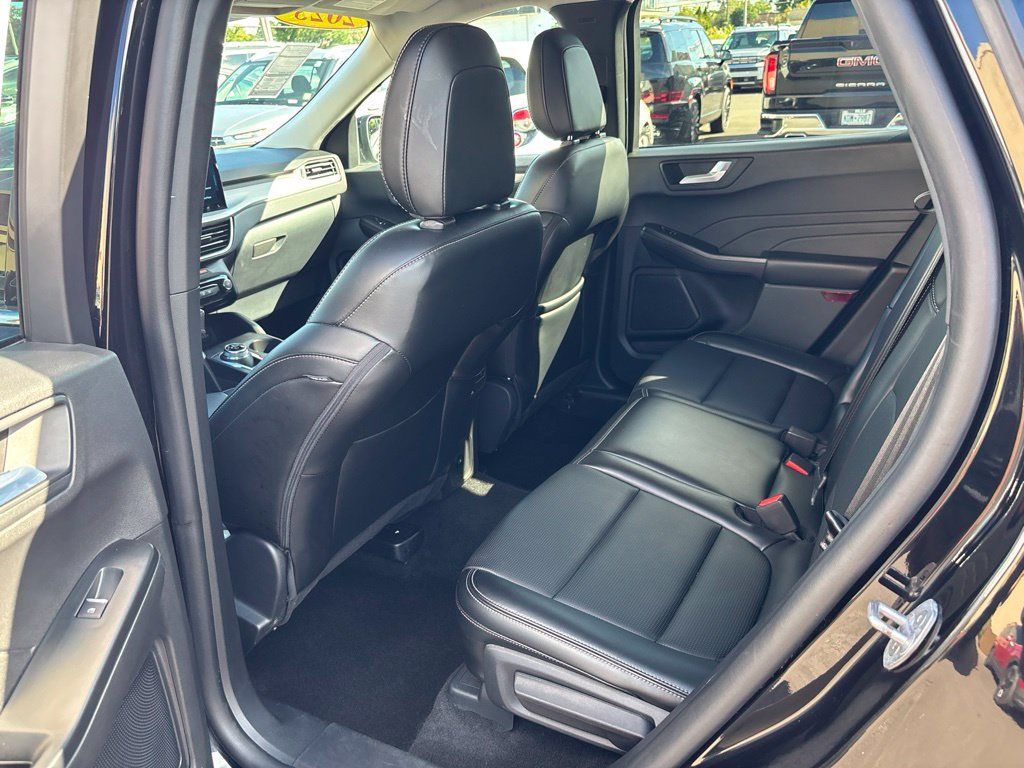 Used 2025 Ford Escape Platinum AWD/4WD image 22