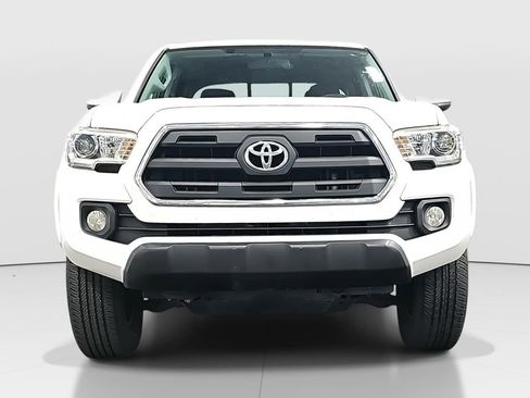 Used 2016 Toyota Tacoma SR5 image 2