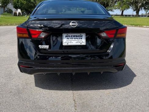 Used 2025 Nissan Altima 2.5 SV FWD image 4