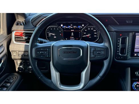 Used 2021 GMC Yukon Denali w/ Denali Premium Package image 16