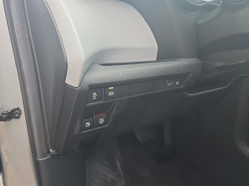 Used 2025 Toyota Sienna XLE image 18