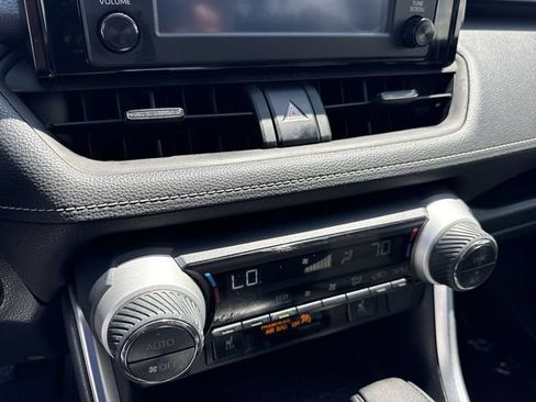 Used 2019 Toyota RAV4 XLE FWD image 19