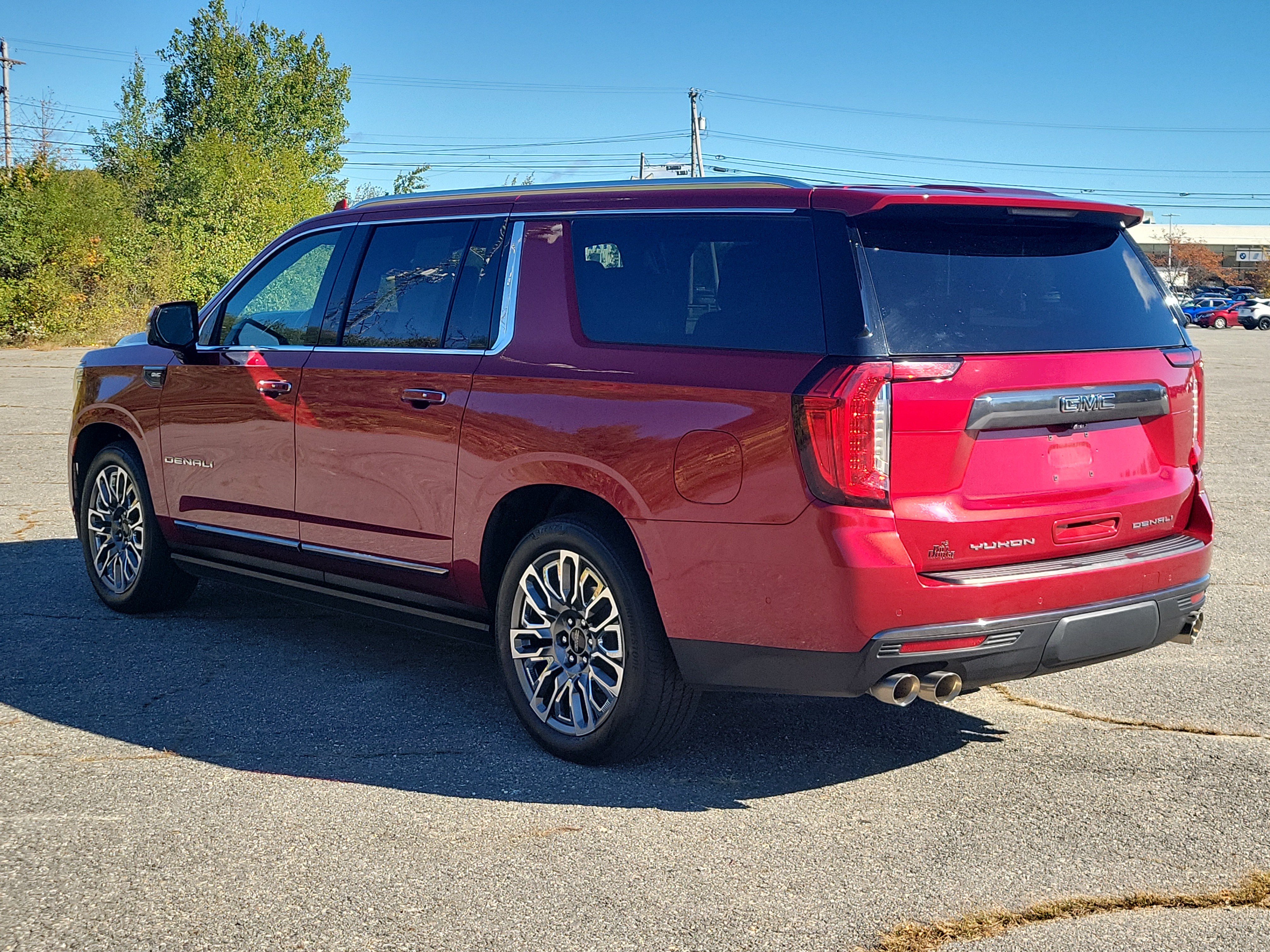 Used 2023 GMC Yukon XL Denali Ultimate AWD/4WD image 7