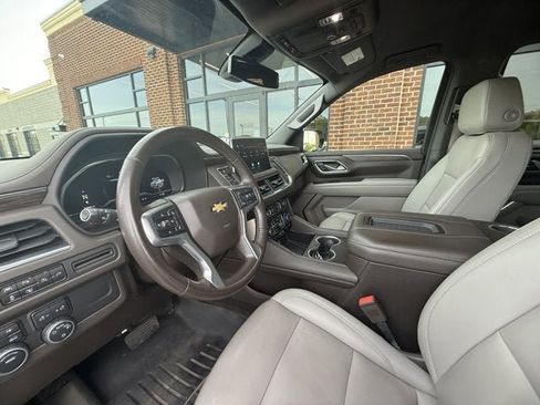Used 2022 Chevrolet Suburban LT w/ Luxury Package image 21