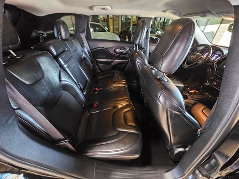 Used 2019 Jeep Cherokee Latitude Plus w/ Comfort/Convenience Group image 15