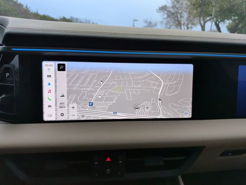 Used 2024 Porsche Macan 4 Electric image 16