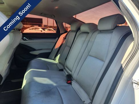 Used 2018 Honda Accord EX image 12