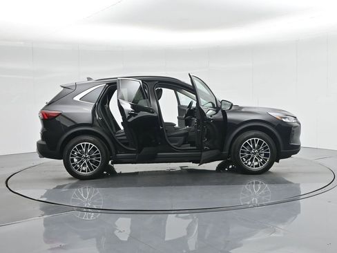 New 2025 Ford Escape SE image 4