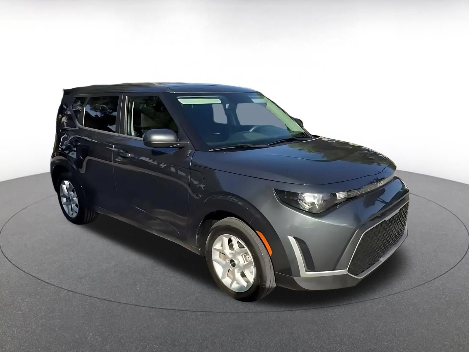 Used 2025 Kia Soul LX w/ LX Technology Package FWD image 2