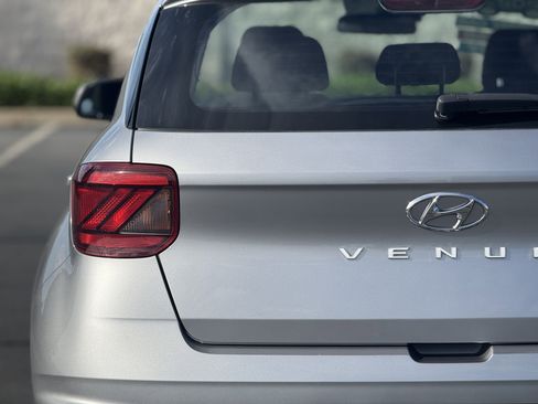Used 2023 Hyundai Venue SEL image 7