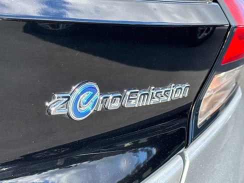 Used 2022 Nissan Leaf S image 14