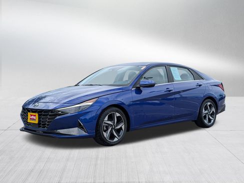 Used 2023 Hyundai Elantra Limited FWD image 3