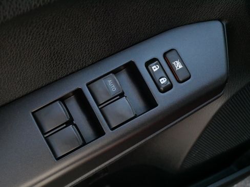 Used 2018 Toyota RAV4 XLE AWD/4WD image 19