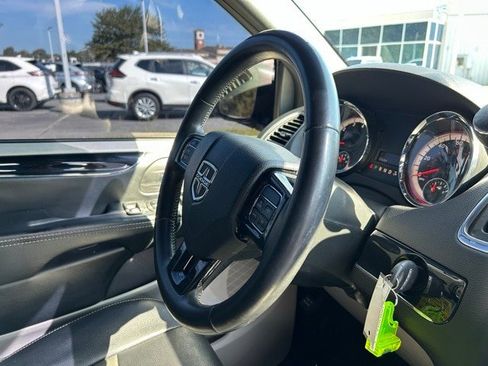 Used 2019 Dodge Grand Caravan SXT image 35