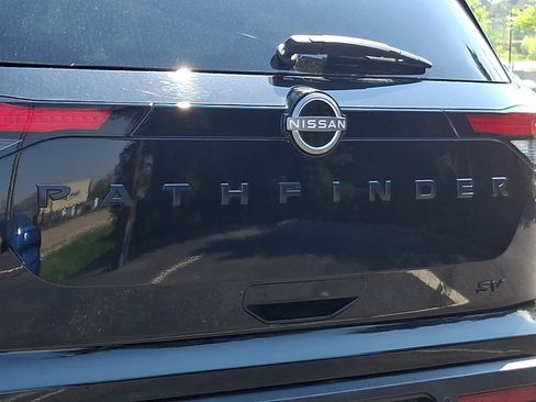 Certified 2024 Nissan Pathfinder SV w/ Black Appearance Package FWD image 30