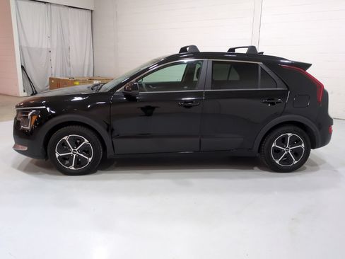Certified 2024 Kia Niro LX FWD image 6