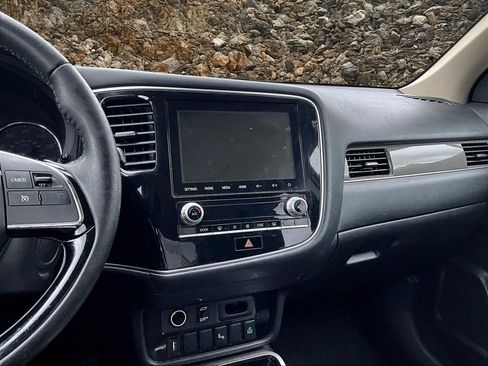 Used 2020 Mitsubishi Outlander SEL image 3