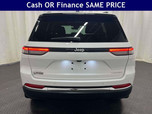 Certified 2025 Jeep Grand Cherokee Laredo X w/ Luxury Tech Group I AWD/4WD image 9