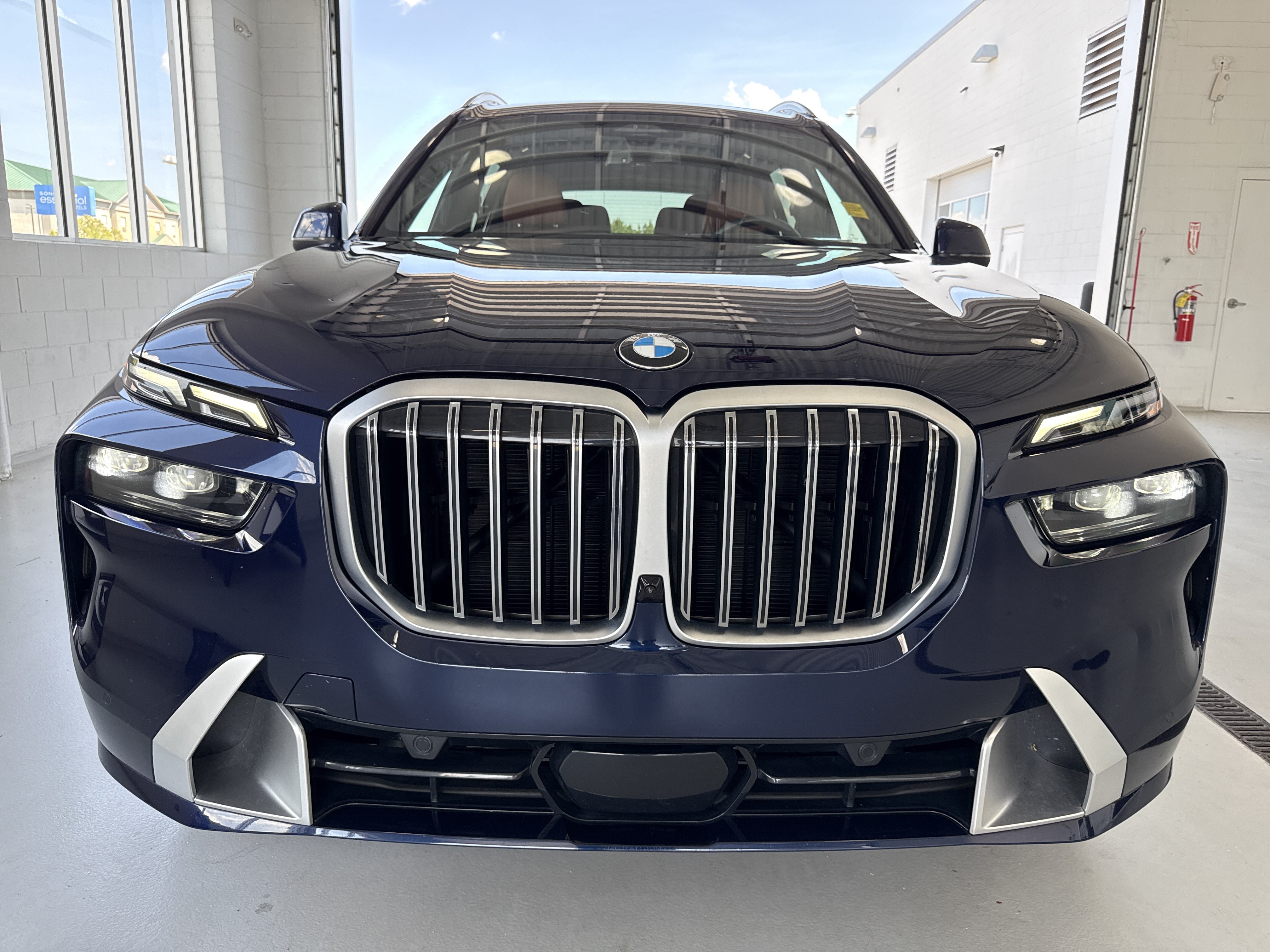 Used 2023 BMW X7 xDrive40i w/ Executive Package AWD/4WD image 18