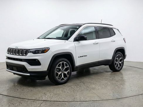 Used 2025 Jeep Compass Limited AWD/4WD image 3