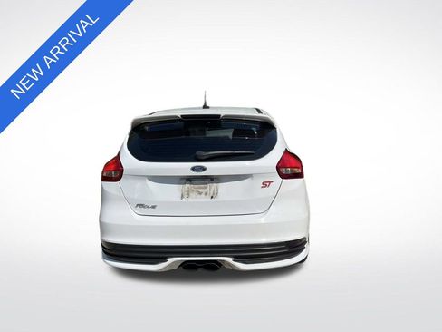 Used 2018 Ford Focus ST w/ Equipment Group 401A FWD image 4