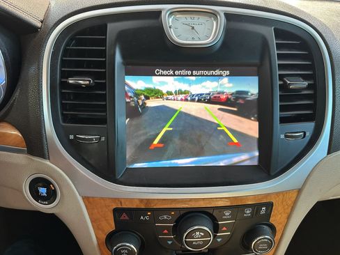 Used 2014 Chrysler 300 C RWD image 11