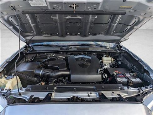 Used 2018 Toyota Tacoma TRD Off-Road image 19