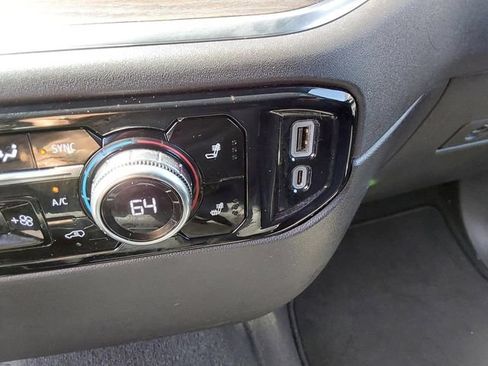 Used 2025 GMC Sierra 1500 SLT AWD/4WD image 32
