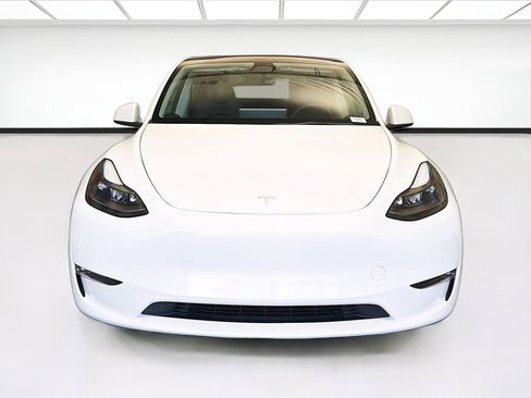Used 2023 Tesla Model Y Long Range AWD/4WD image 2