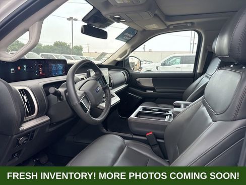 Used 2025 Ford Expedition Active AWD/4WD image 8