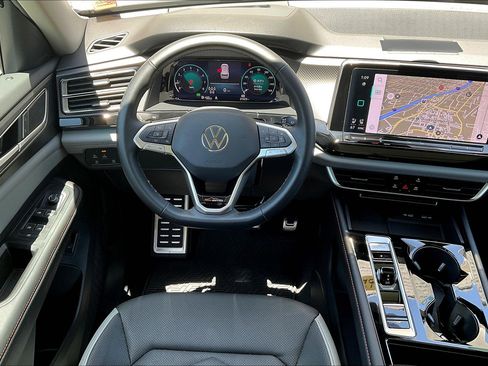 Used 2024 Volkswagen Atlas Peak Edition SEL image 4