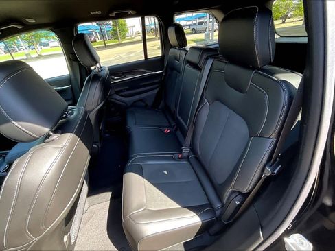 New 2026 Jeep Grand Cherokee Altitude AWD/4WD image 21
