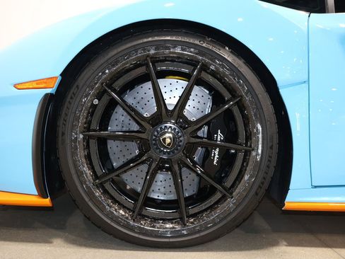 Used 2021 Lamborghini Huracan STO image 13