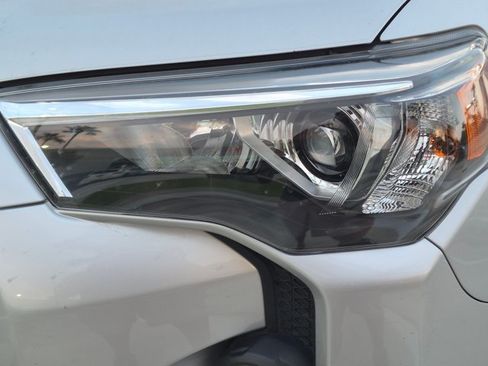 Used 2021 Toyota 4Runner SR5 Premium w/ Moonroof Package AWD/4WD image 12