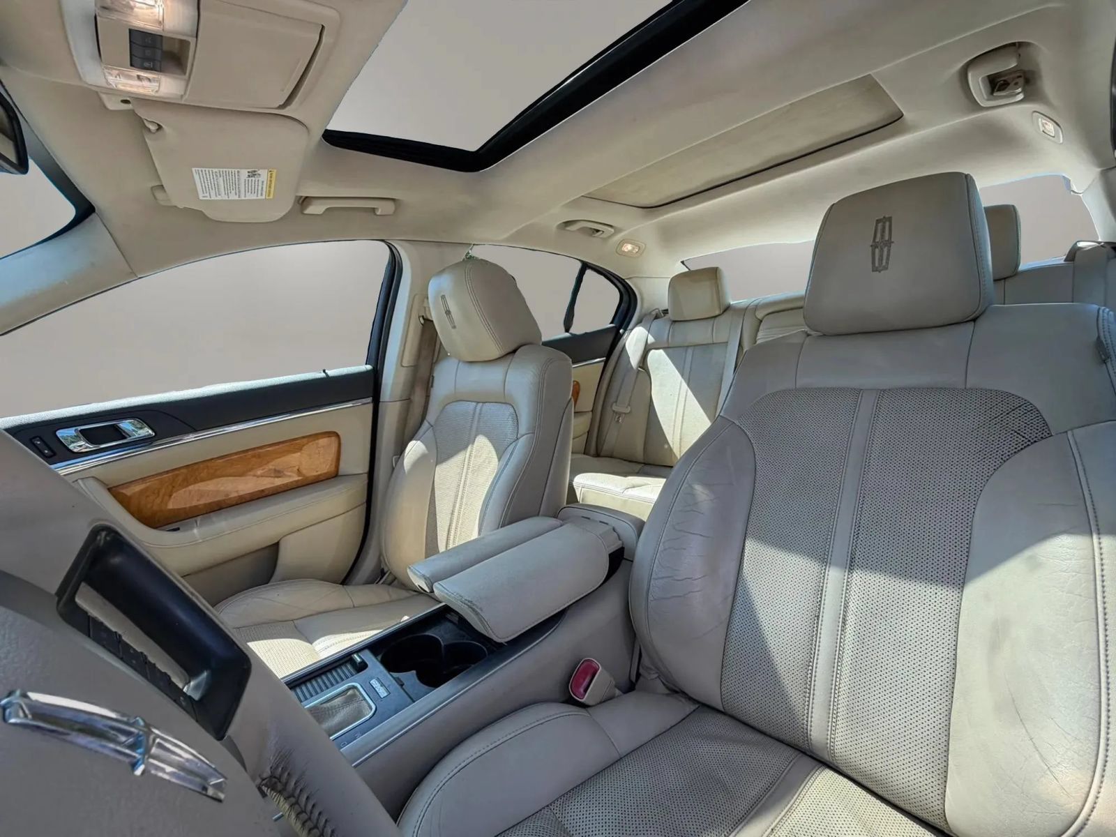 Used 2012 Lincoln MKS FWD image 18