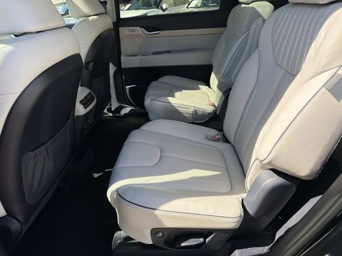 Used 2024 Hyundai Palisade Limited FWD image 14