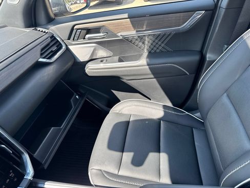 Used 2024 GMC Acadia Denali w/ Super Cruise Package FWD image 23