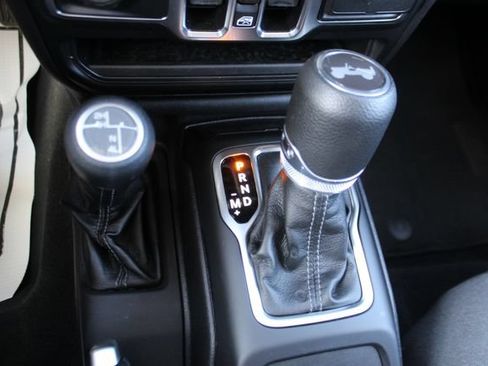 Used 2025 Jeep Wrangler Unlimited Sahara AWD/4WD image 28