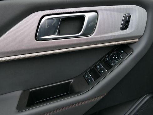 Used 2025 Ford Explorer Active w/ Active Comfort Package image 14