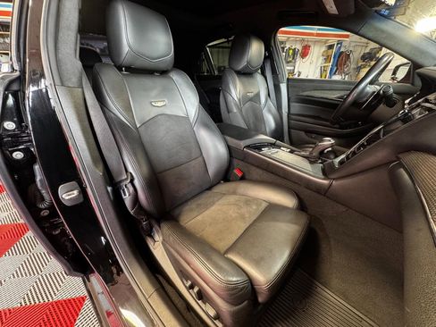 Used 2018 Cadillac CTS V w/ Luxury Package image 9