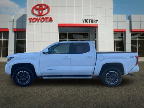 Used 2024 Toyota Tacoma TRD Sport w/ TRD Sport Upgrade Package AWD/4WD image 6